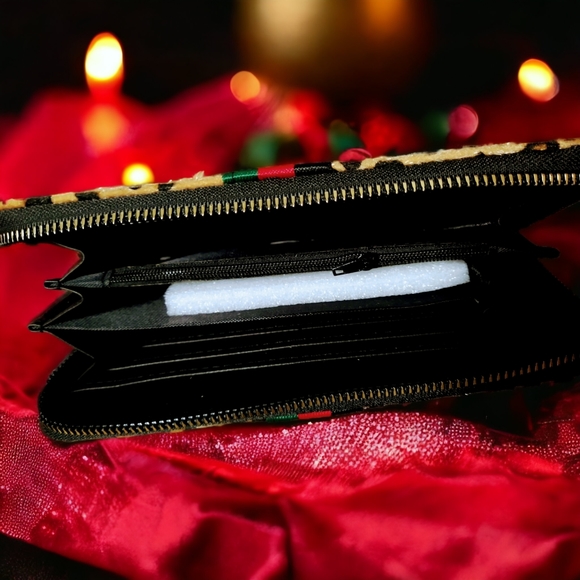 Women's Luxury Designer Cheetah Print Faux Fur Zip Around Wristlet Wallet - Picture 6 of 8